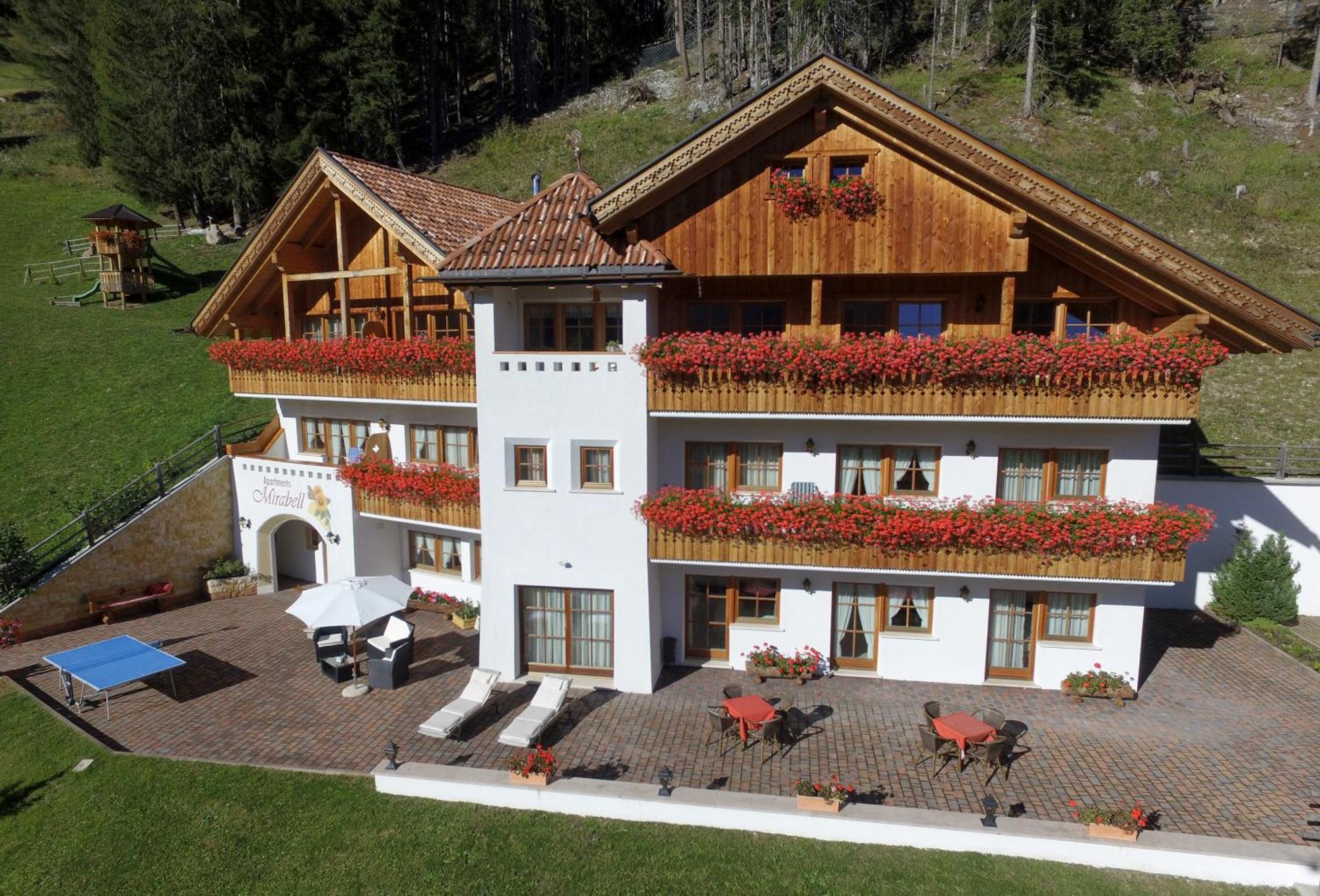 Apartments Mirabell Livinallongo Del Col Di Lana Εξωτερικό φωτογραφία